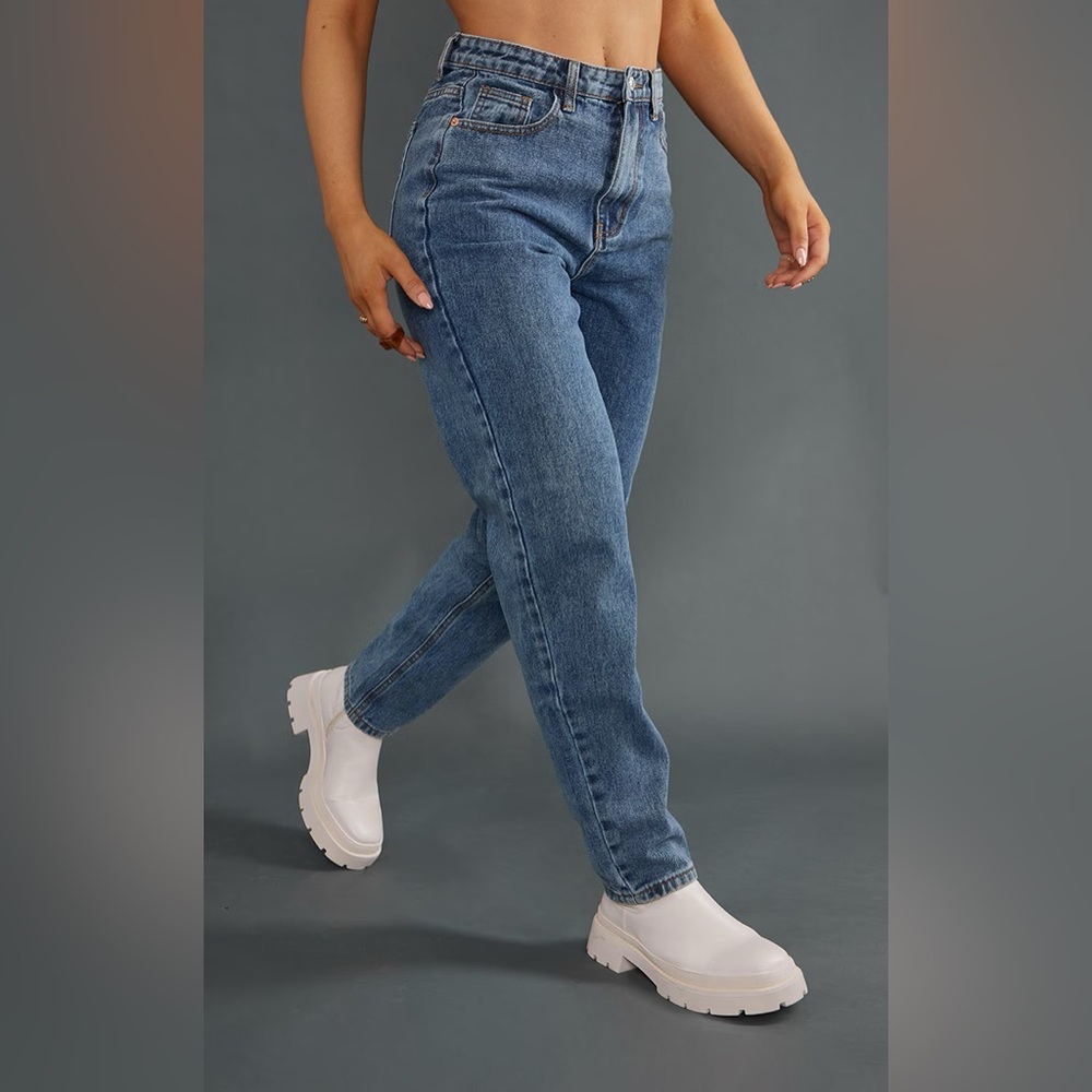 Pretty Little Thing Mom Jeans - Picture 3 of 3